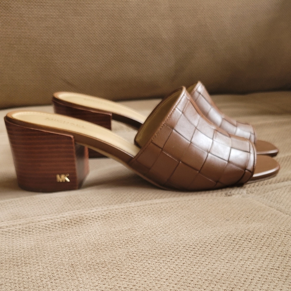 Michael Kors Tan Block Heel Mules Great Condition! - Picture 5 of 6